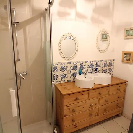Дом отдыха Le De Claire Maison Avec Terrasse, Calme Et Confort, Lit King Size Linge Fourni Couze-et-Saint-Front